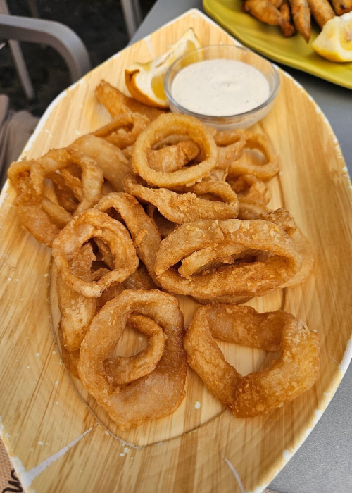 Bar Tineo Madrid con calamares fritos